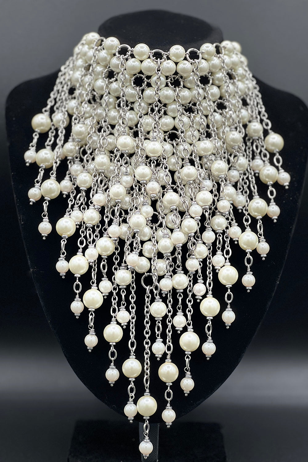 The Chaos of Pearls Neck Harness